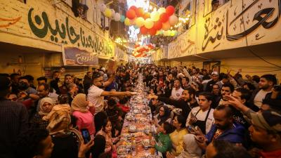 شهدت منطقة الإفطار أجواء رمضانية حيث انتشرت الزينة في الشوارع - الأناضول