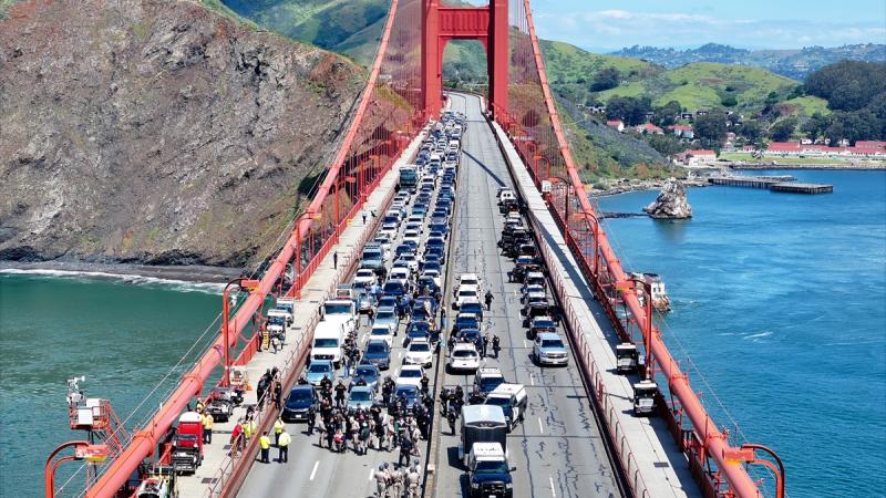 إغلاق جسر "غولدن غايت" في سان فرانسيسكو احتجاجًا على الحرب في غزة - الأناضول